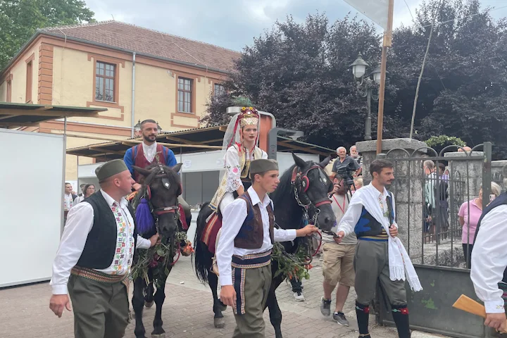 Treći dan Sabora počeo prikazom tradicionalne dragačevske svadbe - Lokal Info