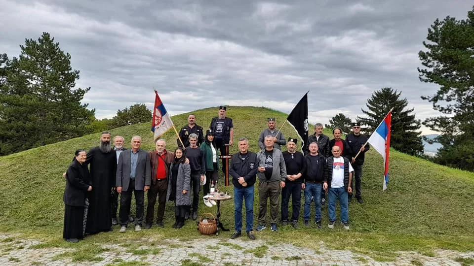 POMEN STRADALIM ČAČANIMA U DRUGOM SVETSKOM RATU I TAKMIČENjE U PRAVLjENjU ČETNIČKE GIBANICE NA JELICI - Lokal Info