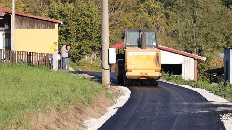 Završeno asfaltiranje deonice u Puhovu - Lokal Info