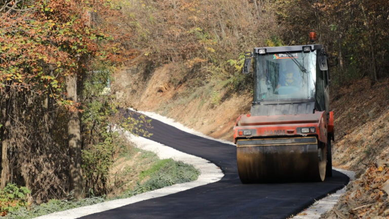 Asfaltirano 800 metara puta u MZ Vrane zaseok Žirave - Lokal Info
