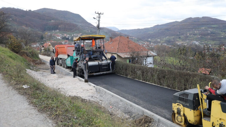 Asfaltirane dve ulice u prigradskim delovima opštine Arilje - Lokal Info
