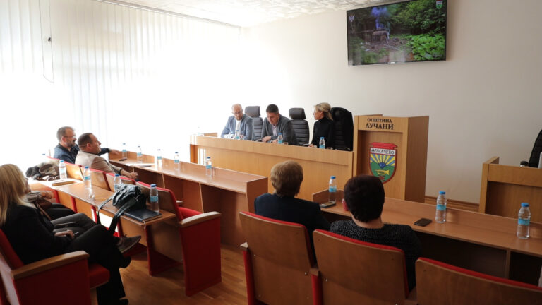 Lučani: Fondacija Dajane Paunović i lokalna samouprava razgovarali o demografiji i populacionoj politici - Lokal Info
