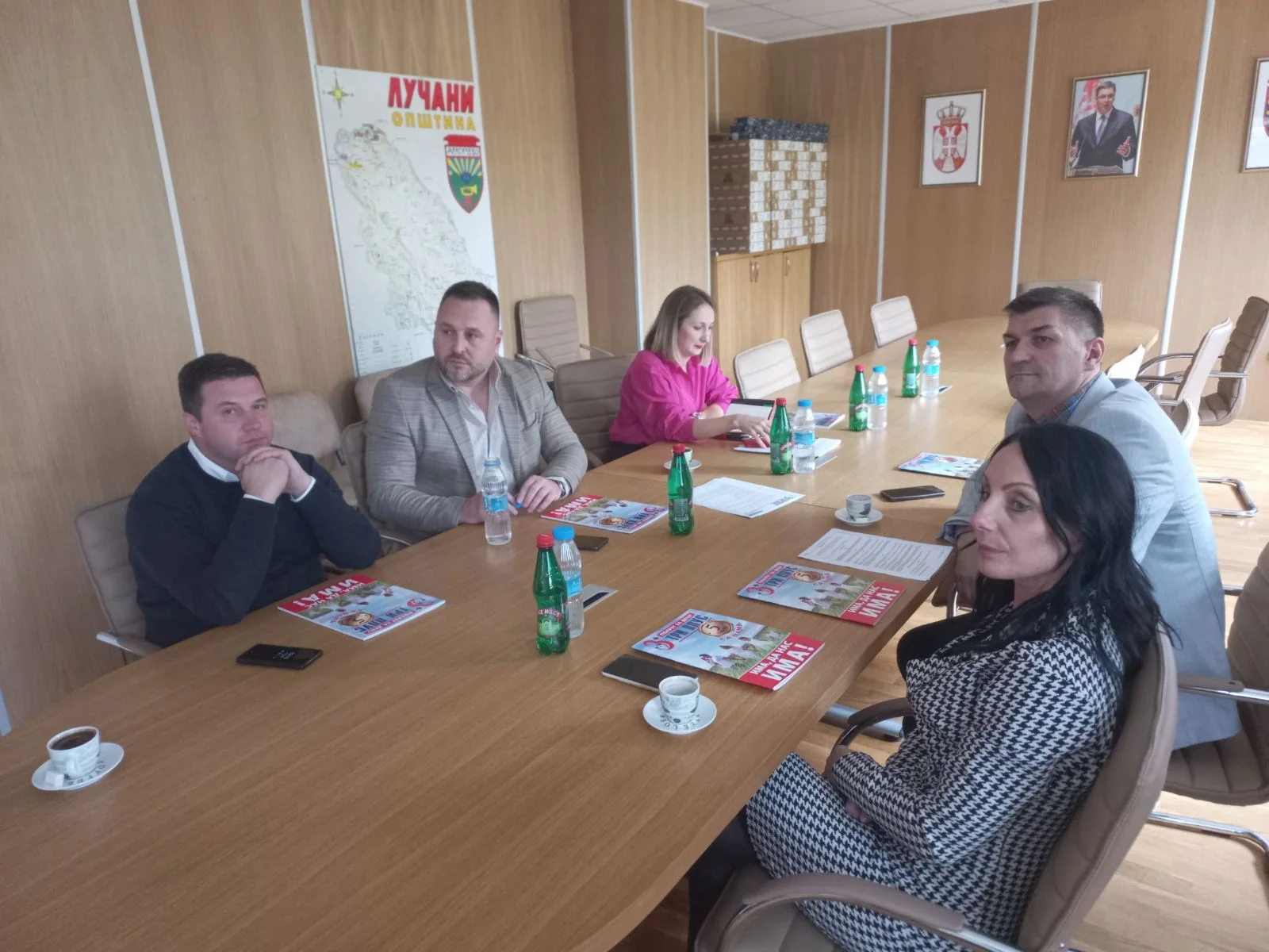 Od sada i mobilna aplikacija za ostvarivanje popusta za porodice sa troje i više dece - Lokal Info