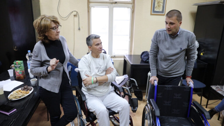 Pomagala za osobe sa invaliditetom stigla u Centar za socijalni rad Arilje - Lokal Info