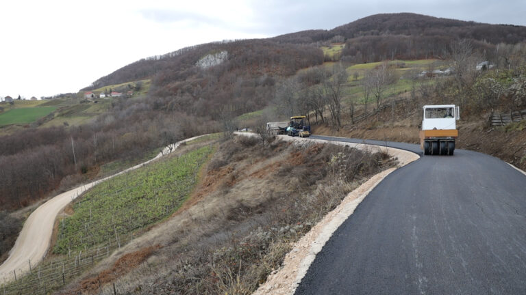 Asfaltira se prvi deo rekonstuisanog puta Klisura- Brekovo - Lokal Info