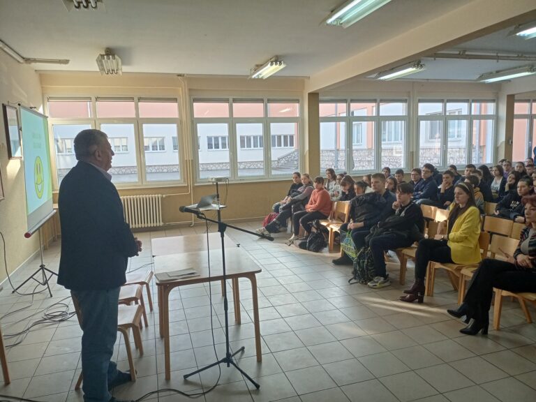 Lučani: Tribina ,,Bolje sprečiti nego lečiti“ - Lokal Info