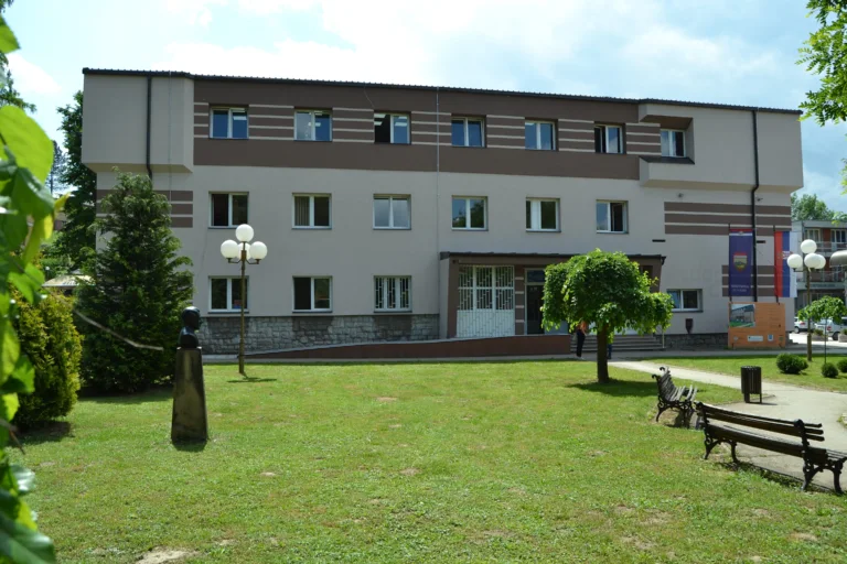 Lučani :Veće donelo odluku o ceni vrtića, programe rada ustanova i preduzeća - Lokal Info