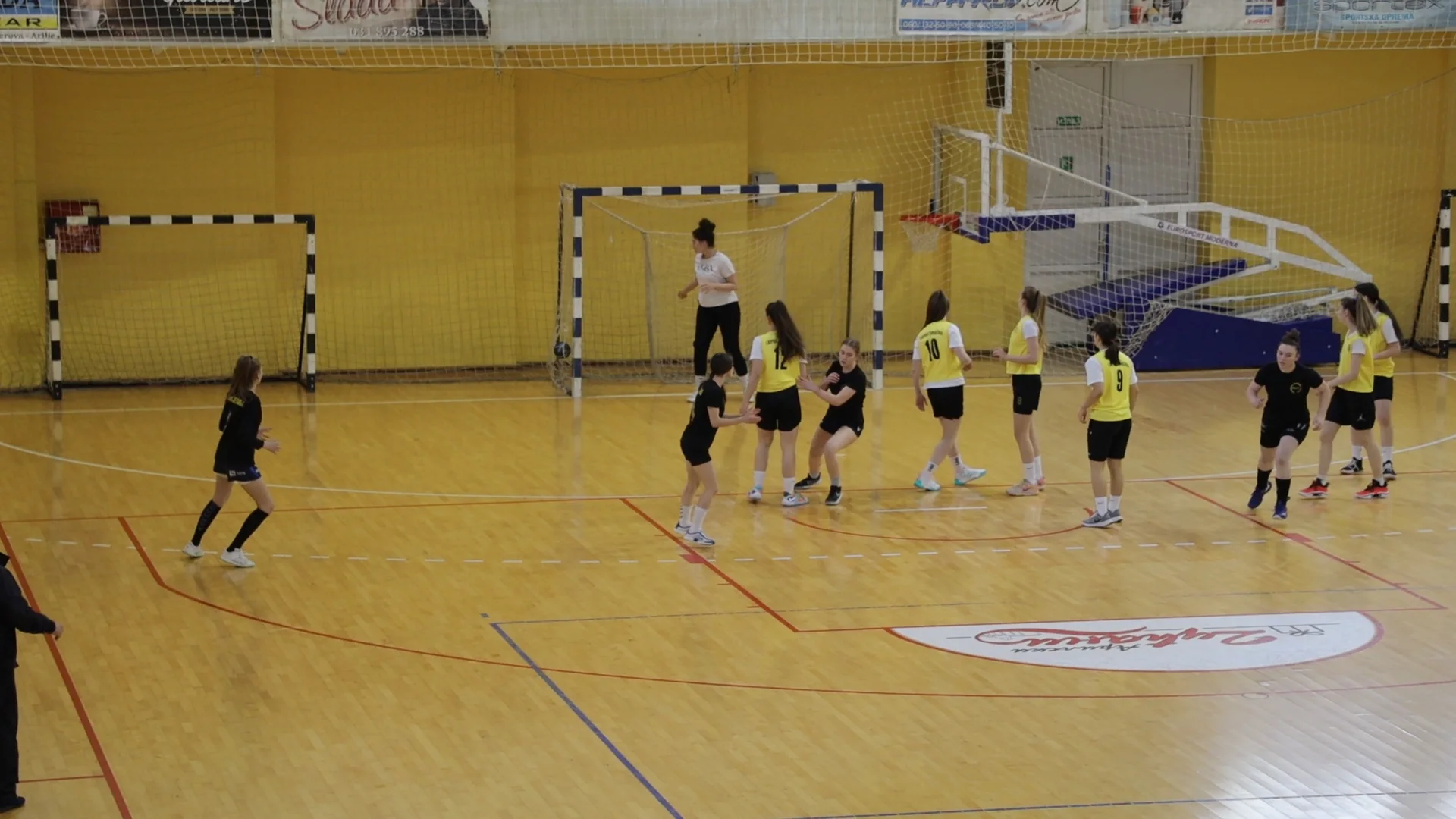 U Arilju održano okružno takmičenje u rukometu za srednjoškolce - Lokal Info