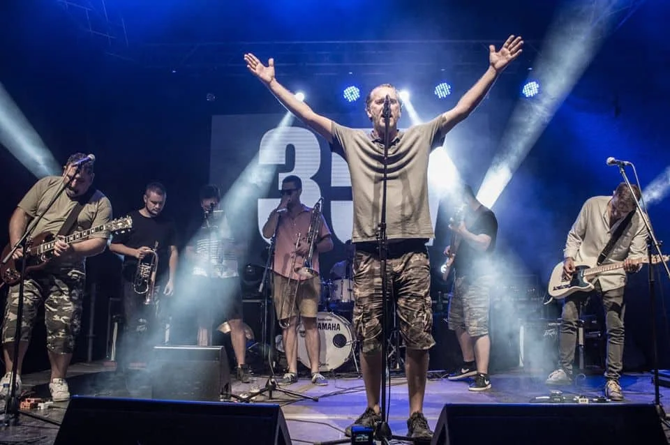 PREDTAKMIČENjE OMLADINSKIH TRUBAČKIH ORKESTARAZA UČEŠĆE NA 62. DRAGAČEVSKOM SABORU TRUBAČA, KULTURNO – UMETNIČKI PROGRAM, KONCERT MARKA TRNAVCA I GRUPE „357“ - Lokal Info