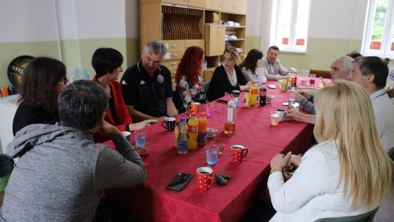 Ministrastvo prosvete prepoznalo i podržalo rad učeničke zadruge osnovne škole u Latvici - Lokal Info