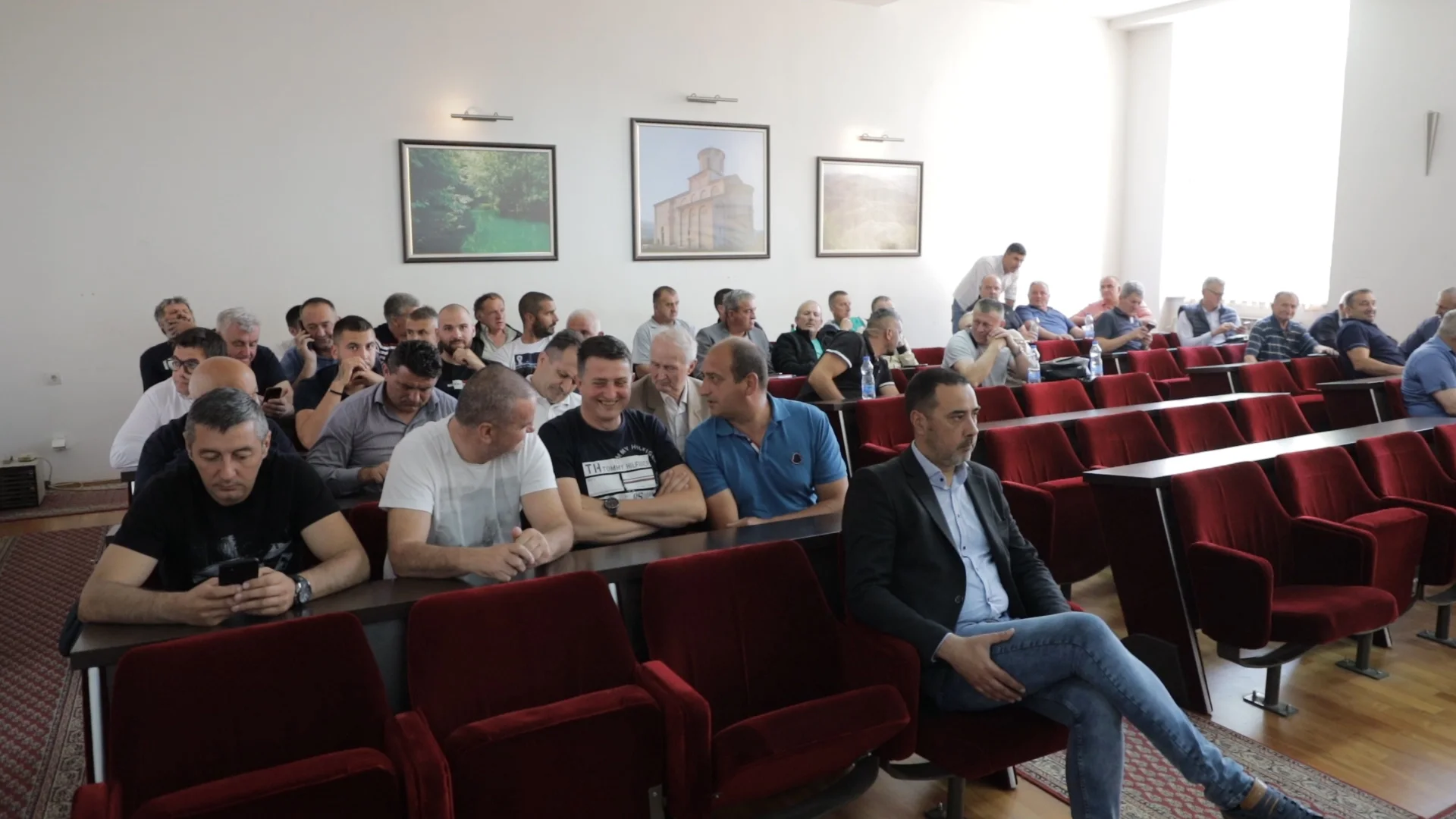 Održan sastanak proizvodjača i otkupljivača malina sa predstavnicima ministarstva poljoprivrede - Lokal Info