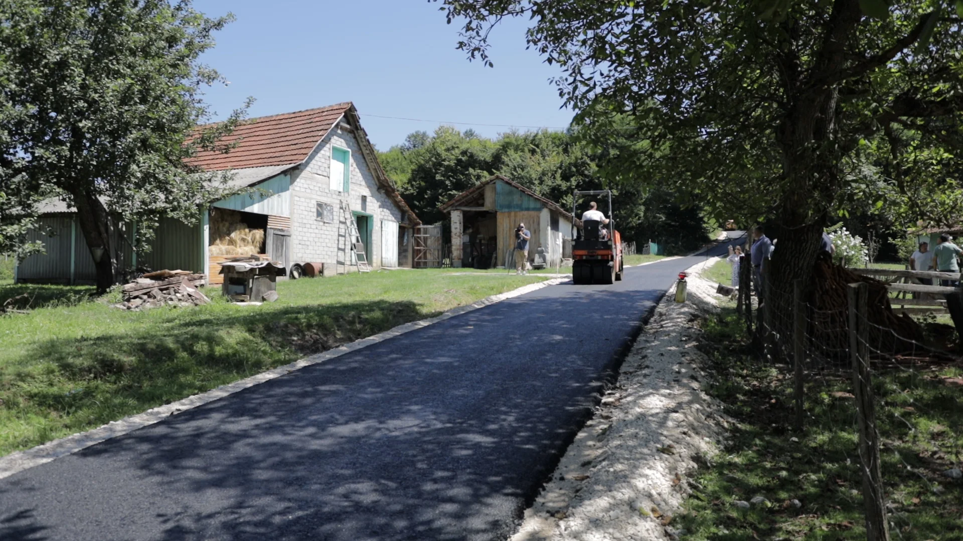 Meštani Kaone dobili novih 800 metara asfaltnog puta - Lokal Info