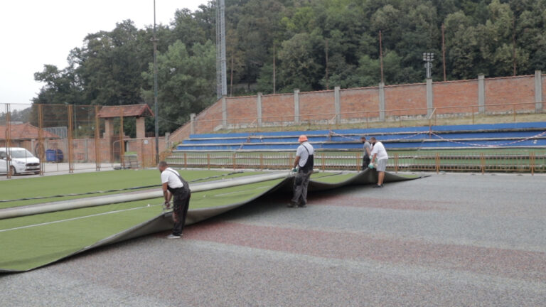 Nakon 15 godina započeta je prva rekonstrukcija sportskih terena u Guči - Lokal Info