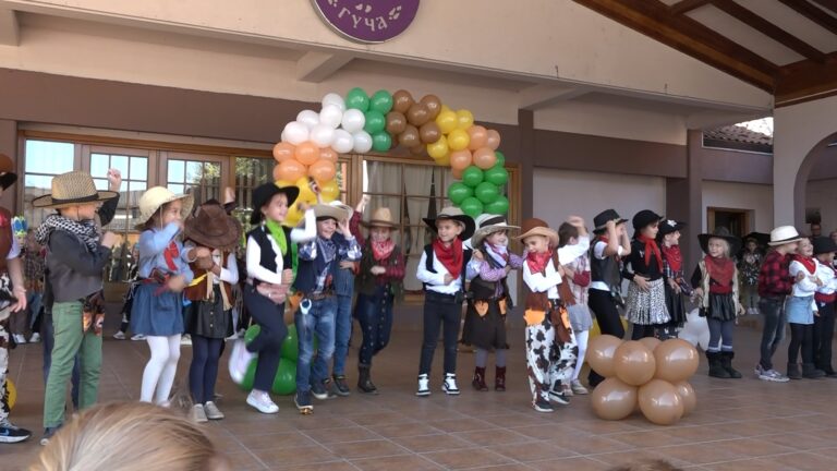 U Guči održan Jesenji maskenbal - Lokal Info