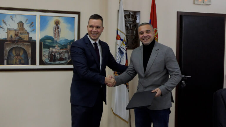 Ministarstvo državne uprave doniralo 20 laptopova opštini Arilje - Lokal Info