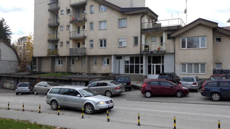 Kroz projekat ,,Treće doba- bolji život“ zamenjena stolarija u prostorijama Udruženja penzionera - Lokal Info