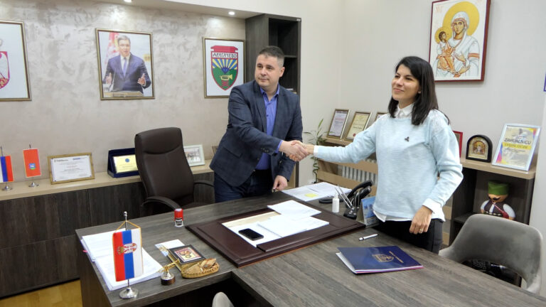 Potpisan ugovor o saradnji opštine Lučani i Fondacija Ana i Vlade Divac - Lokal Info