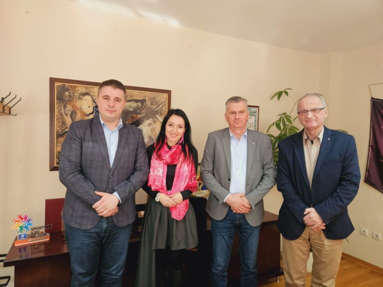 ZA BUDUĆNOST SABORA: Potpisan protokol o saradnji Lučana i Čajetine ZA BUDUĆNOST SABORA: Potpisan protokol o saradnji Lučana i Čajetine - Lokal Info