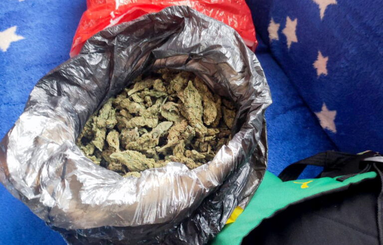 Užice: Hapšenje osumnjičenog za neovlašćenu proizvodnju i promet opojnih droga“ Užice: Hapšenje osumnjičenog za neovlašćenu proizvodnju i promet opojnih droga“ - Lokal Info