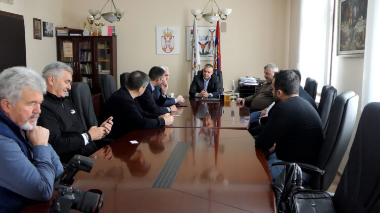 Delegacija FK Partizan posetila Arilje Delegacija FK Partizan posetila Arilje - Lokal Info