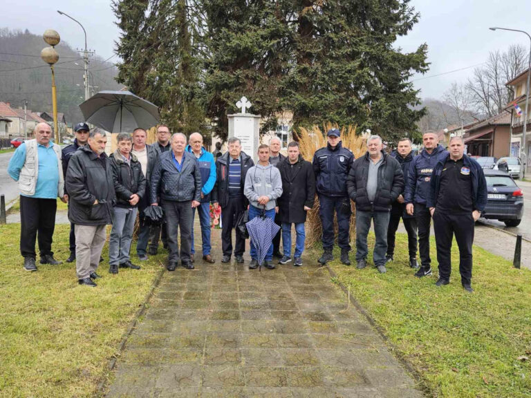 Guča: Polaganjem venaca odali počast žrtvama NATO agresije - Lokal Info