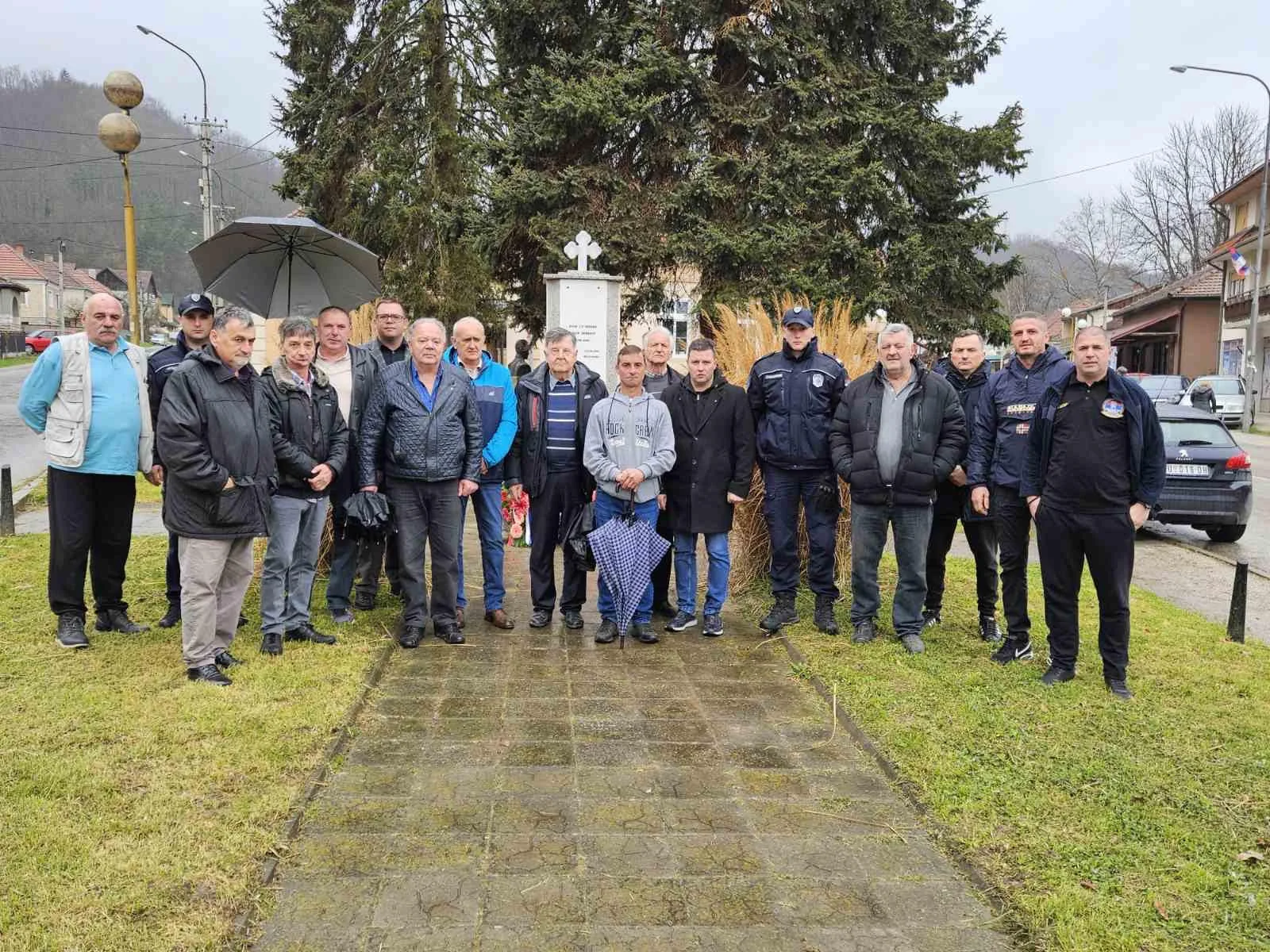 Guča: Polaganjem venaca odali počast žrtvama NATO agresije - Lokal Info