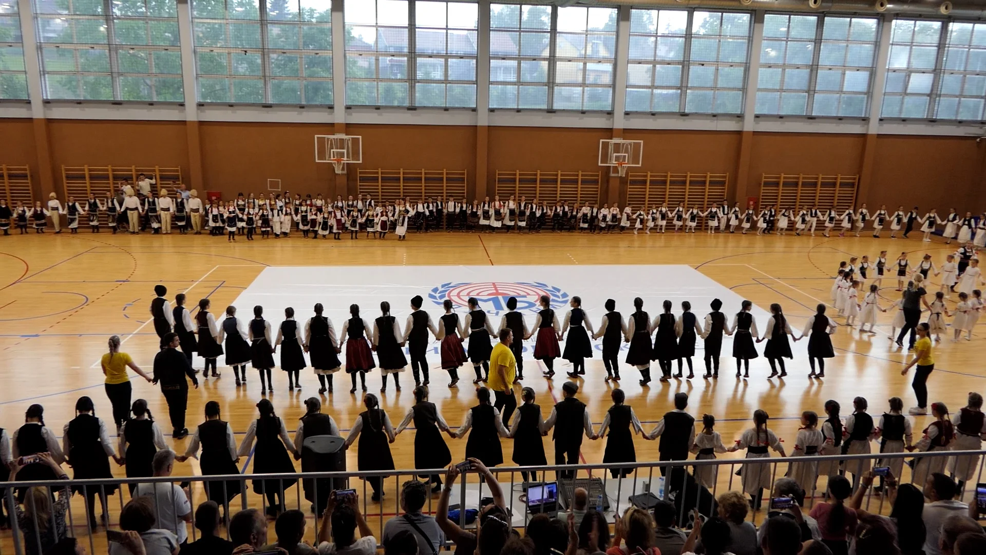 Lučansko srce okupilo preko 300 mladih folkloraca - Lokal Info
