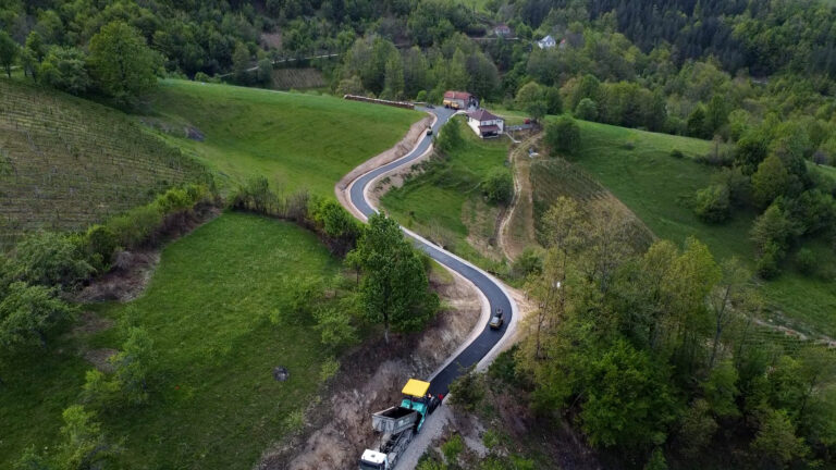 Ove godine 100 000 eura biće uloženo u putnu infrastrukturu sela Radoševo - Lokal Info