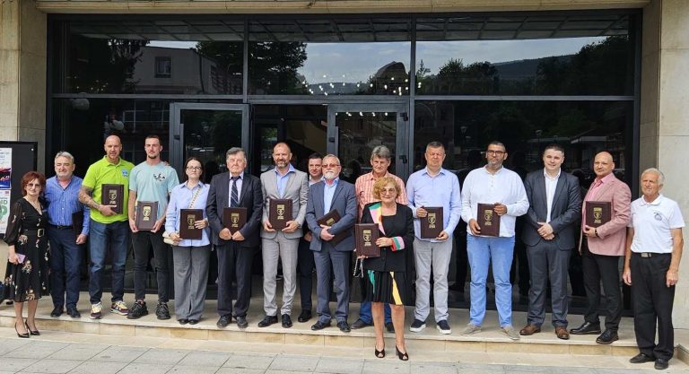 PREDUZEĆU „MILAN BLAGOJEVIĆ – NAMENSKA I KOMPANIJI „MAKSIMA”-POVELjA 10.JUN PREDUZEĆU „MILAN BLAGOJEVIĆ – NAMENSKA I KOMPANIJI „MAKSIMA”-POVELjA 10.JUN - Lokal Info
