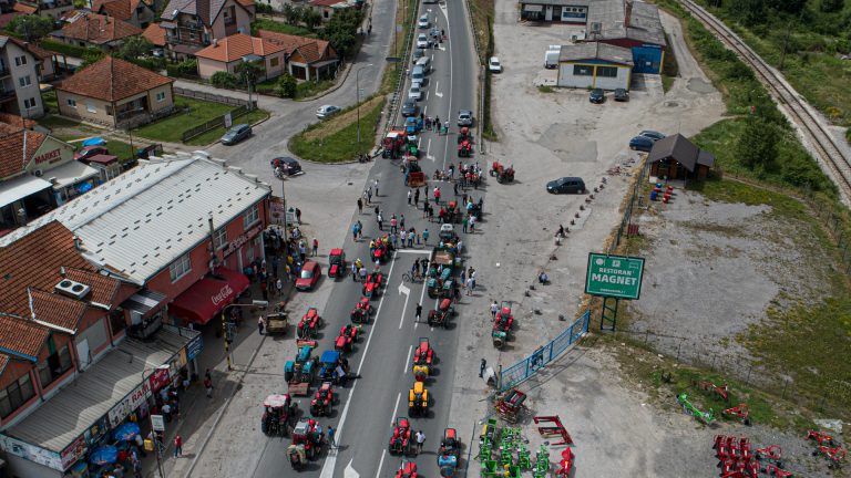 Malinari na dva sata blokirali petlju u Požegi - Lokal Info