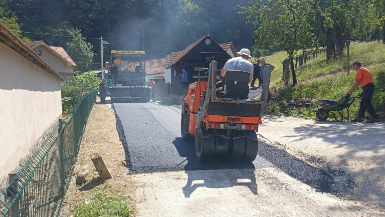 POČETAK ASFALTIRANJA U MZ SELO LUČANI - Lokal Info