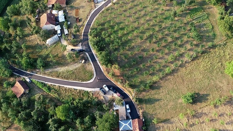 Asfaltirano 3 kilometra u selu Lučani Asfaltirano 3 kilometra u selu Lučani - Lokal Info