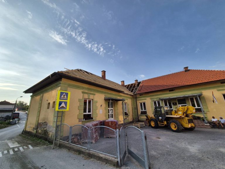 Rekonstrukcija krova u OS Vuk Karadžić Kaona Rekonstrukcija krova u OS Vuk Karadžić Kaona - Lokal Info