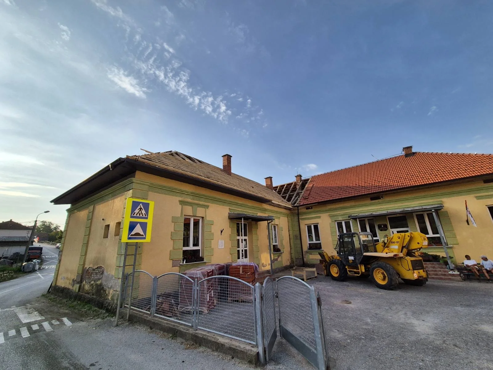 Rekonstrukcija krova u OS Vuk Karadžić Kaona - Lokal Info