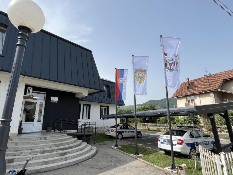 Policijska stanica Arilje obeležava Međunarodni dan mladih akcijom „Dan otvorenih vrata“ - Lokal Info