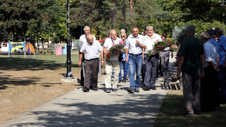 Polaganjem venaca obeležen Dan oslobođenja Arilja u drugom svetskom ratu - Lokal Info
