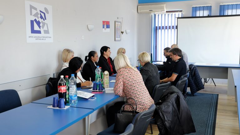 Osvešćivanje društva kao ključ za poboljšanje položaja žena na selu Osvešćivanje društva kao ključ za poboljšanje položaja žena na selu - Lokal Info