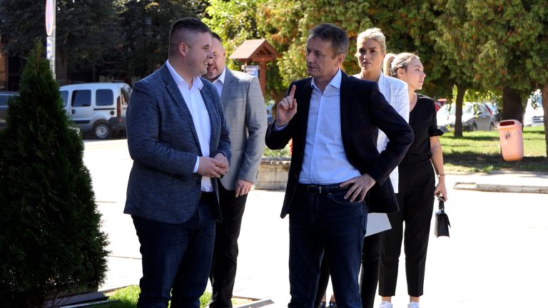 Najavljena rekonstrukcija vodovodne mereže u Lučanima Najavljena rekonstrukcija vodovodne mereže u Lučanima - Lokal Info