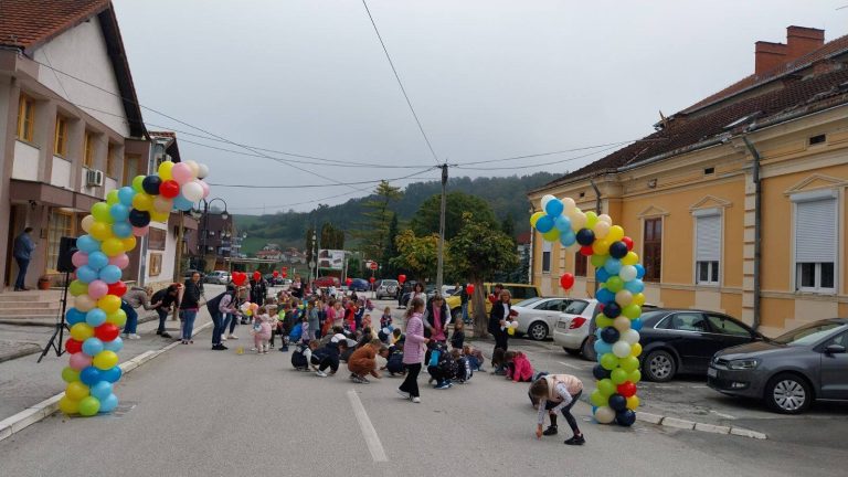 Biblioteka opštine Lučani otvorila Dečiju nedelju pod sloganom „Ja sam dete, imam plan: tolerancija i ljubav za svaki dan“ - Lokal Info