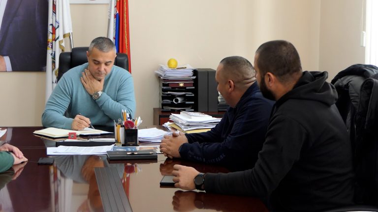 Predstavnici udruženja Vilamet i opštine Arilje traže rešenje za cenu maline Predstavnici udruženja Vilamet i opštine Arilje traže rešenje za cenu maline - Lokal Info