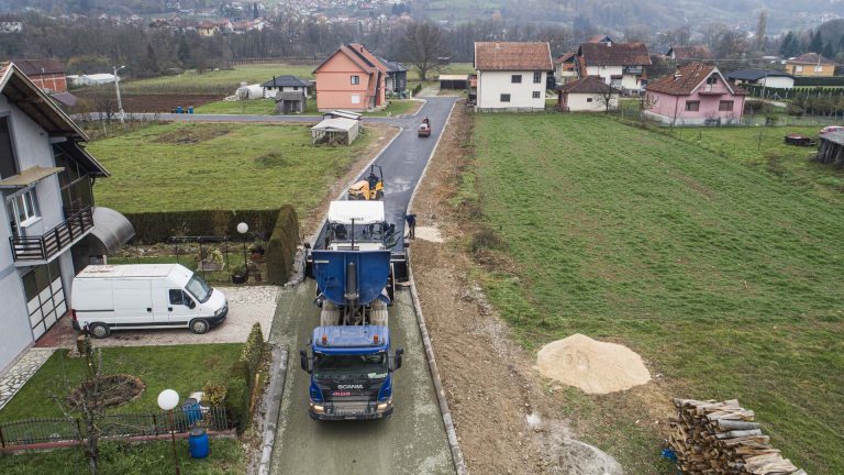 U Vranama asfaltirana ulica Koče Racina - Lokal Info