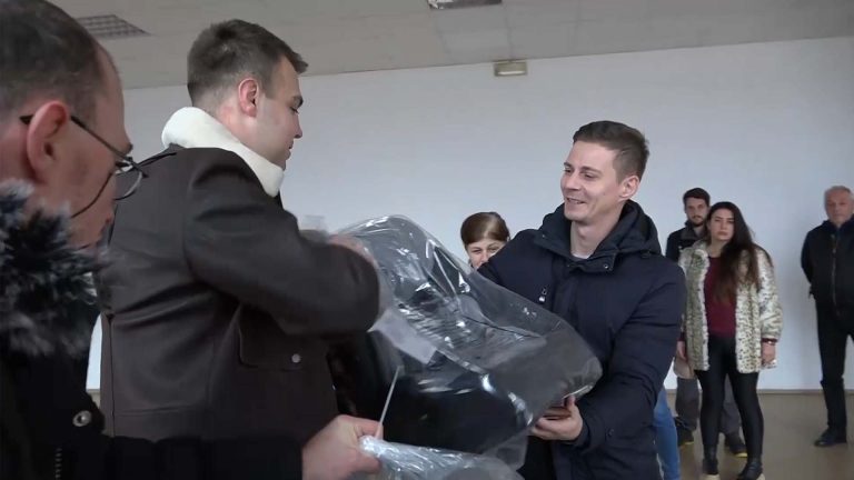 Opština Požega podelila besplatna dečija autosedišta: Podrška roditeljima i povećanje bezbednosti dece Opština Požega podelila besplatna dečija autosedišta: Podrška roditeljima i povećanje bezbednosti dece - Lokal Info