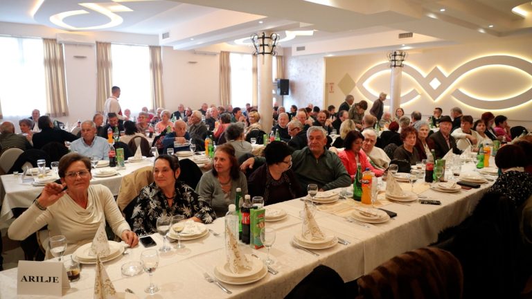 Tradicionalna proslava penzionera okupila udruženja iz cele Srbije Tradicionalna proslava penzionera okupila udruženja iz cele Srbije - Lokal Info
