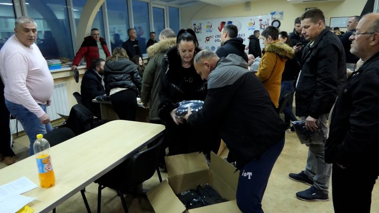 Pripreme za Sretenjski turnir u malom fudbalu: Besplatne trenerke za decu i nova sezona treninga FK Budućnost 1920 Pripreme za Sretenjski turnir u malom fudbalu: Besplatne trenerke za decu i nova sezona treninga FK Budućnost 1920 - Lokal Info