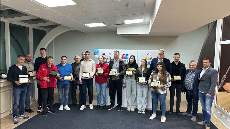 Uručena priznanja najuspešnijim sportistima opštine Arilje Uručena priznanja najuspešnijim sportistima opštine Arilje - Lokal Info