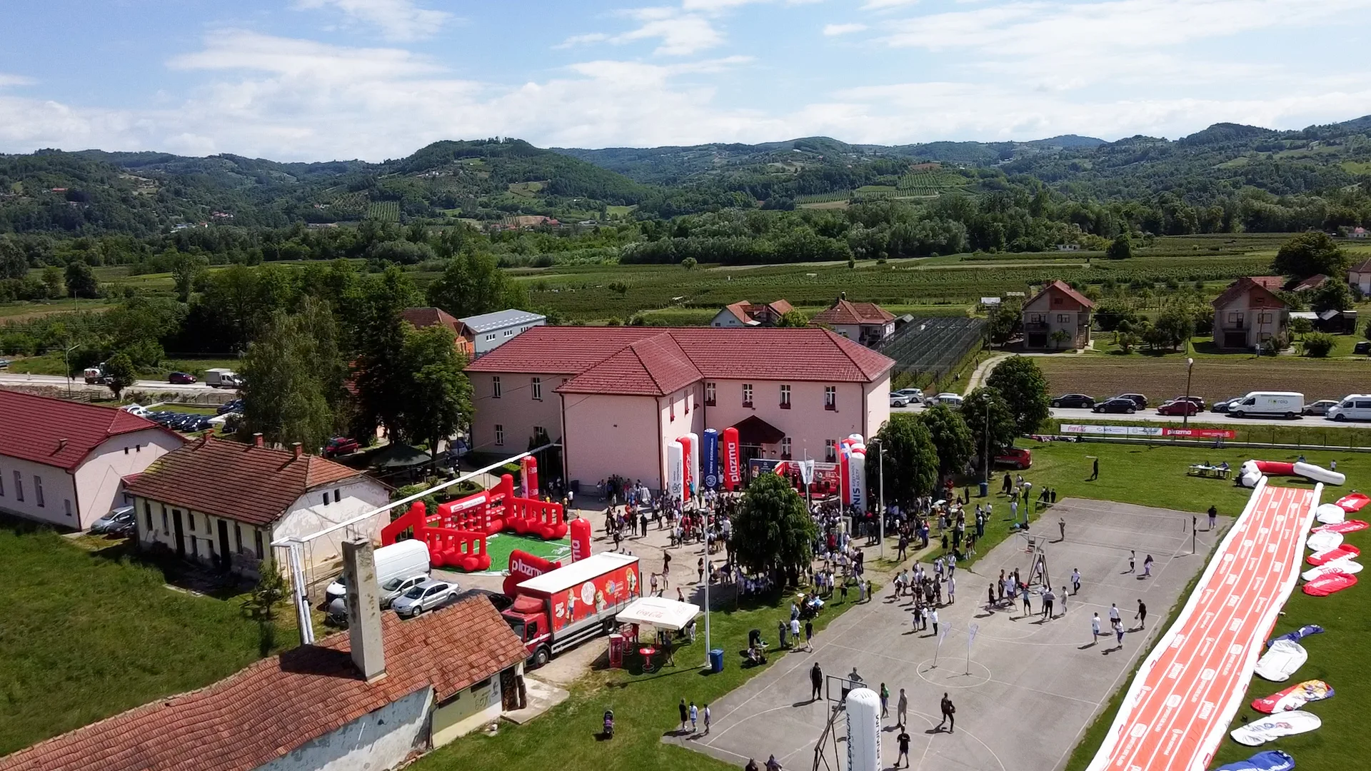 Više stotina dece na sportskim terenima škole u Latvici - Lokal Info