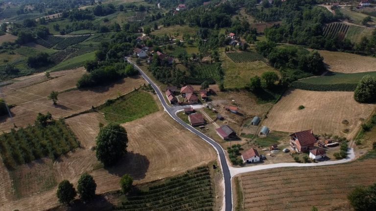 Asfaltiran put u zaseoku Mijailovići u Kravarici - Lokal Info