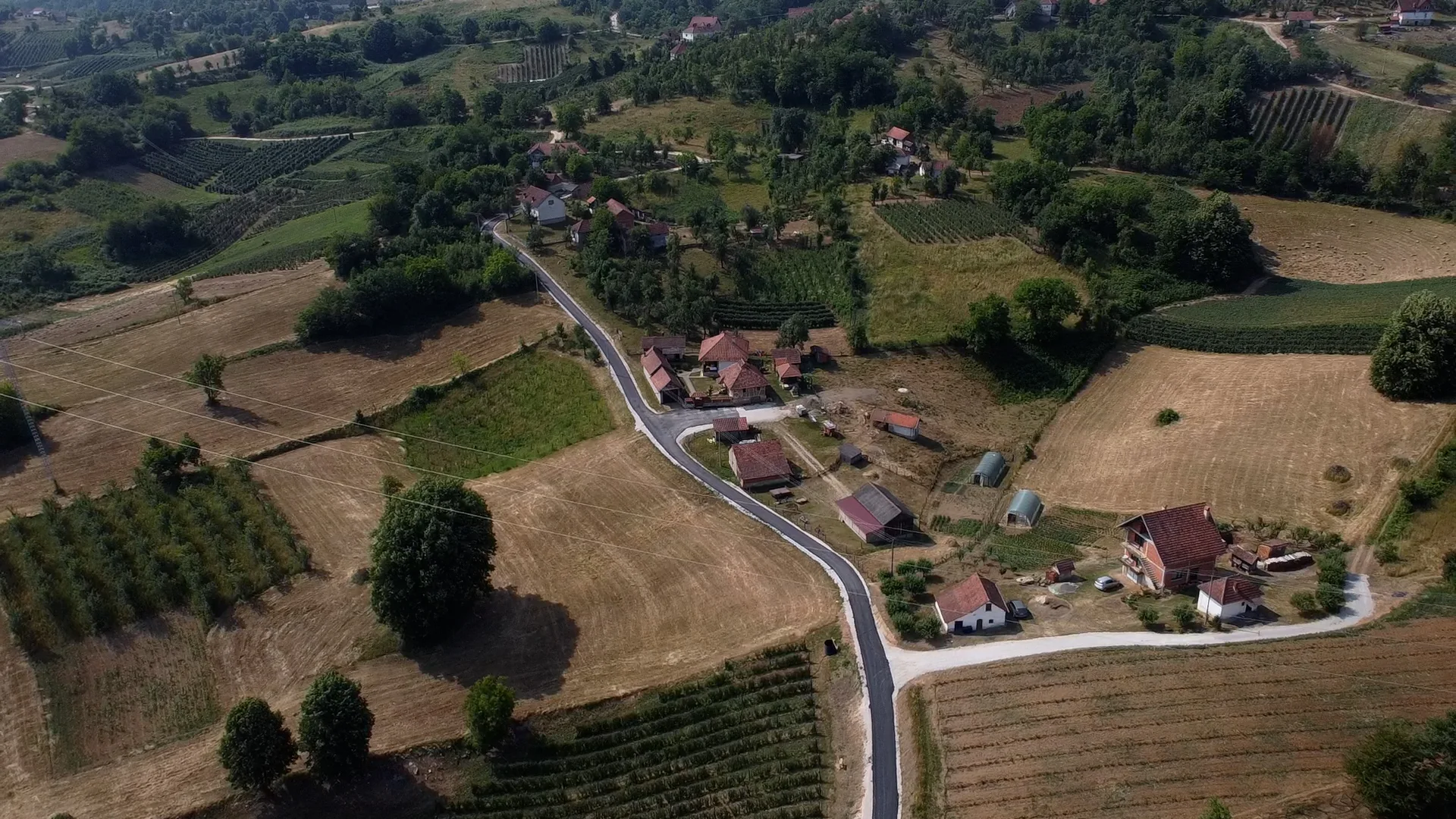 Asfaltiran put u zaseoku Mijailovići u Kravarici - Lokal Info