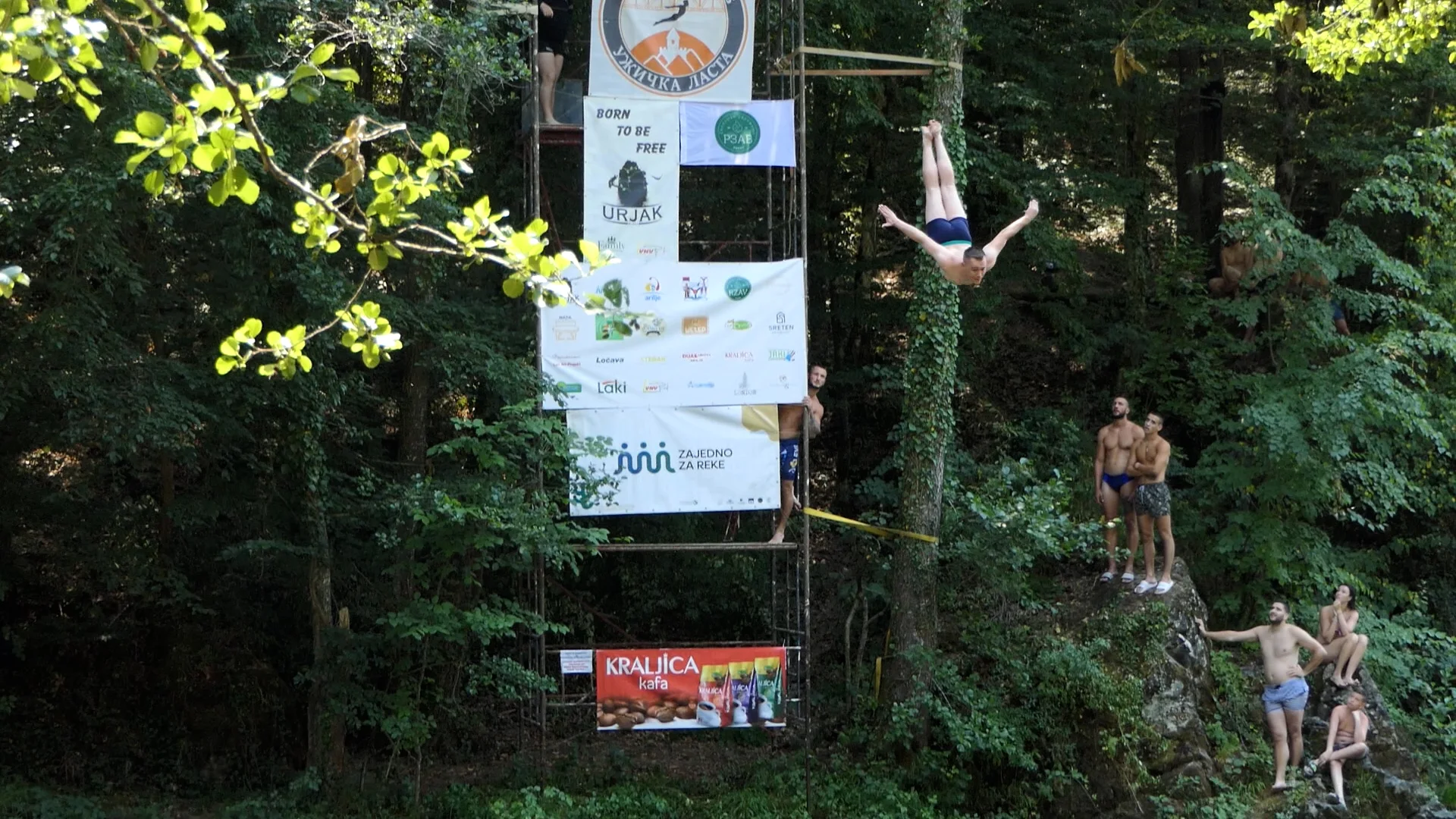 Hrabrost i veština na Rzavu: Dragan Milojević najbolji u skokovima sa 10 metara - Lokal Info