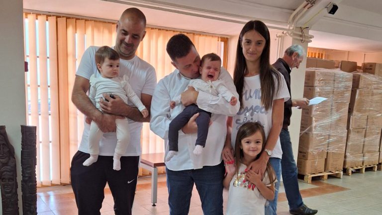 Opština Lučani nastavlja podršku porodicama: podeljena dečija sedišta - Lokal Info